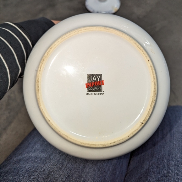 Jay Import Company Blue Heart Serving Dish Tureen with handles and chipped lid - Picture 2 of 4